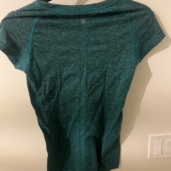 Lululemon Swiftly Tech Tee - Picture 3 of 4